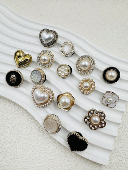 16 Décorations de chaussures en résine avec perles et motifs cœur/papillon