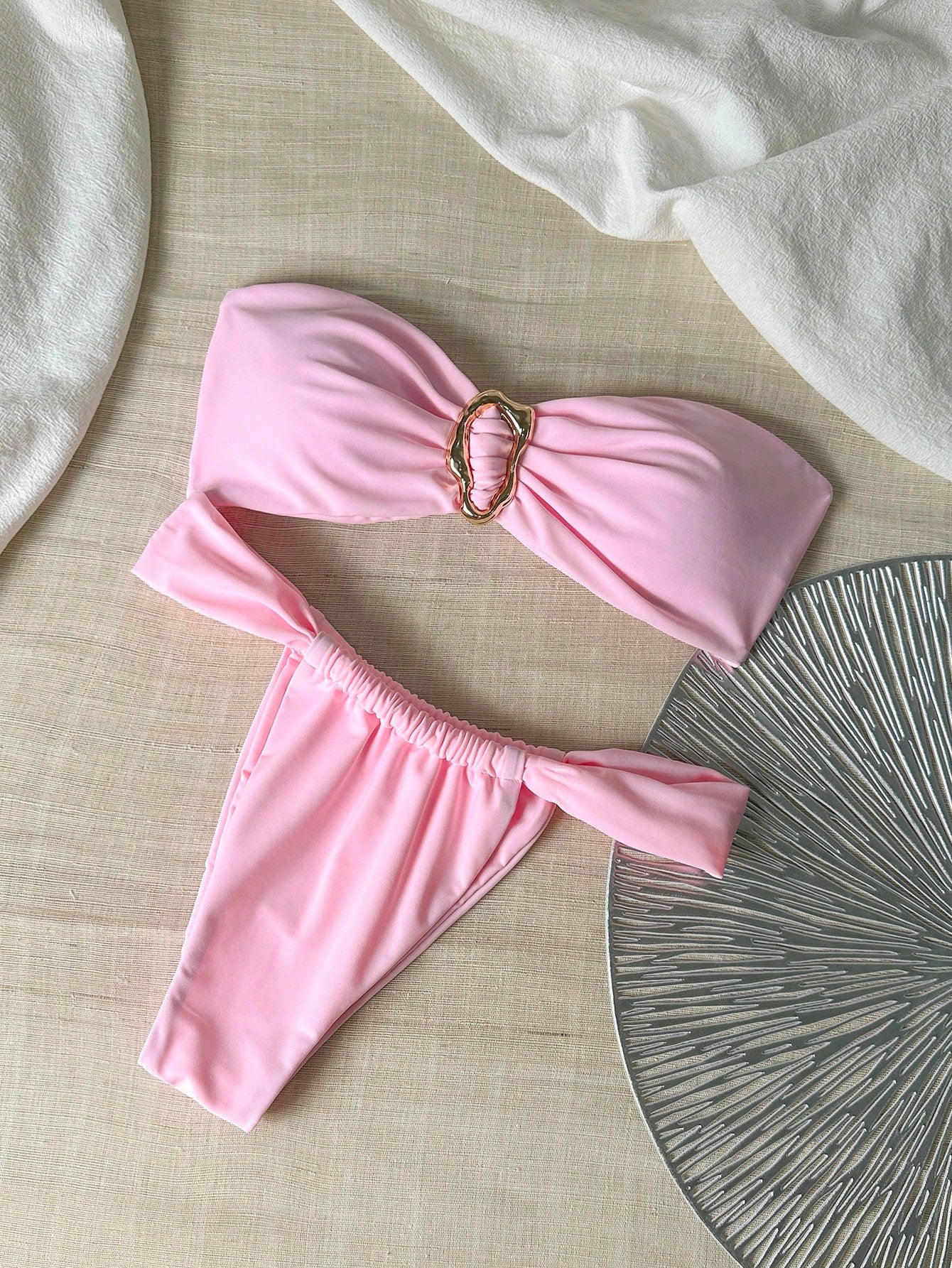Bikini bandeau uni avec décoration métallique pour femmes