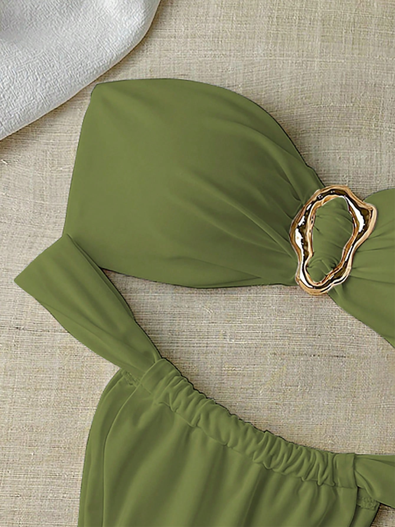 Bikini bandeau tanga femme couleur unie avec déco métallique
