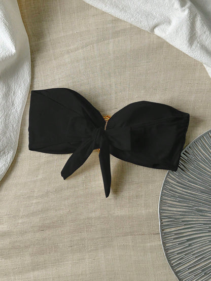 Top de bikini ras-du-cou avec décoration métallique