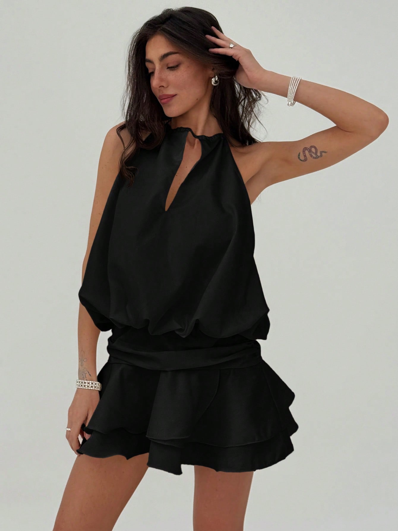 Robe mini dos nu avec volants pour femme