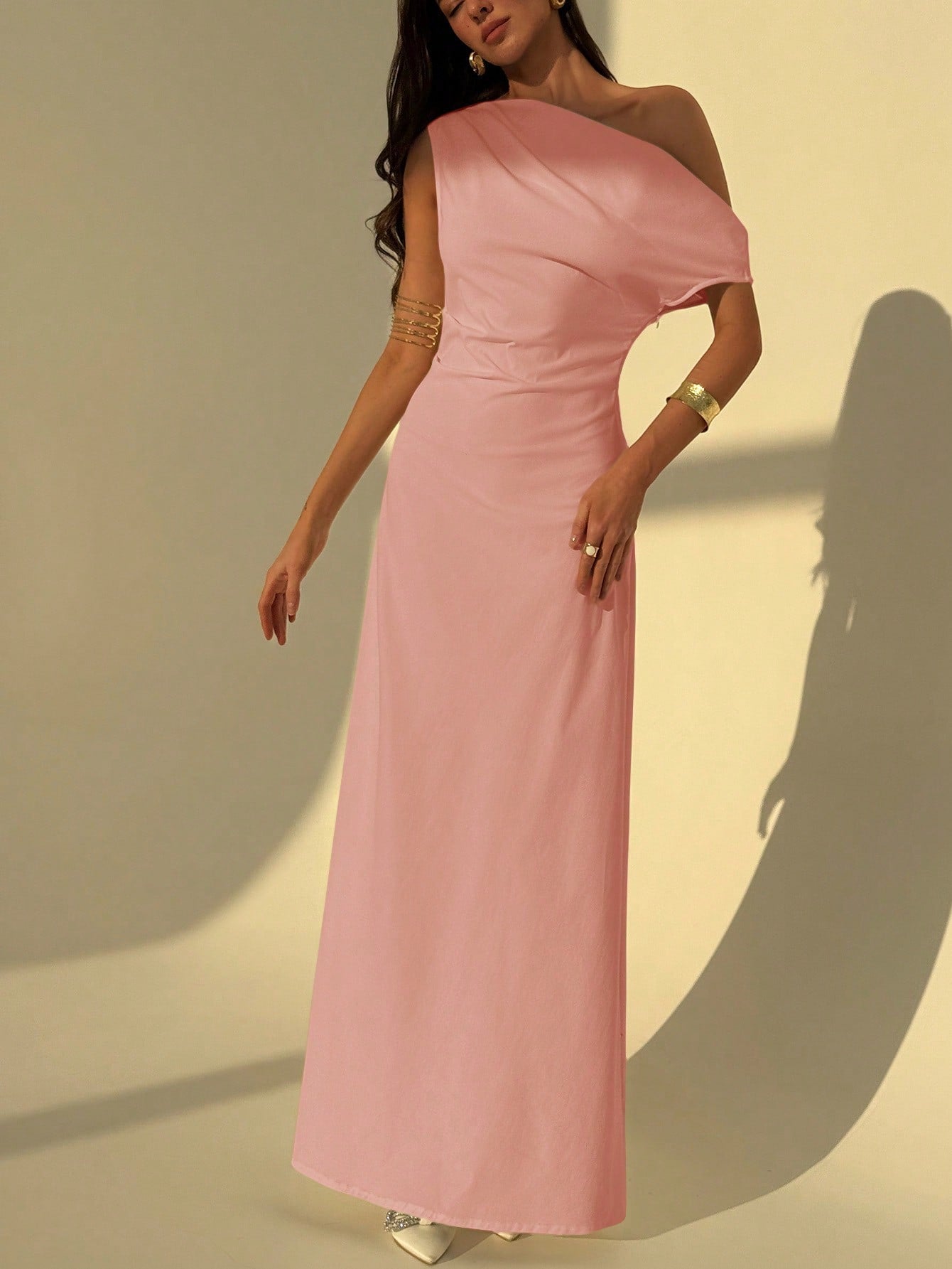 Robe maxi asymétrique unie avec taille froncée