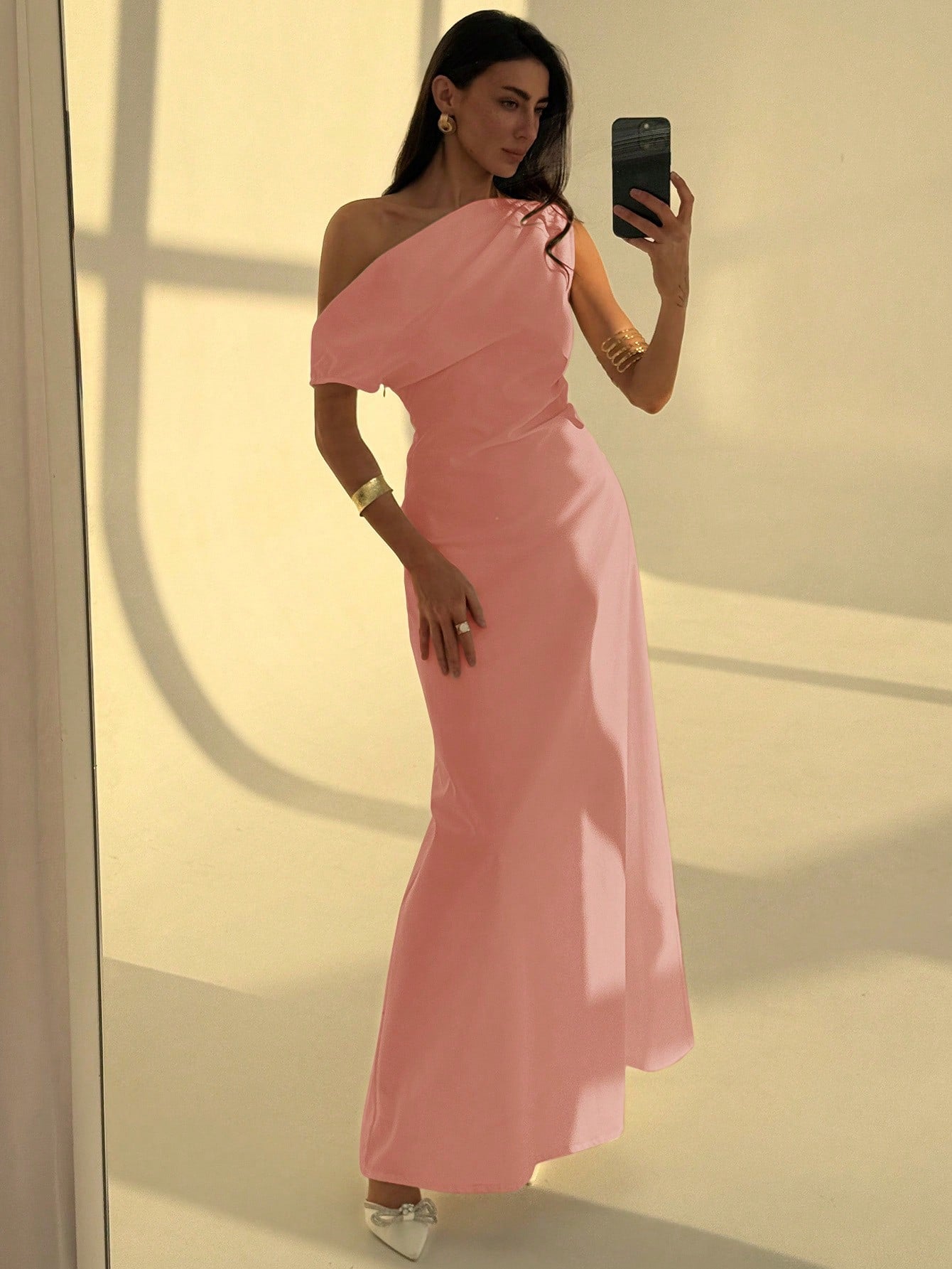 Robe maxi asymétrique unie avec taille froncée