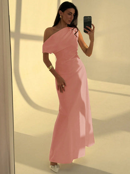Robe maxi asymétrique unie avec taille froncée