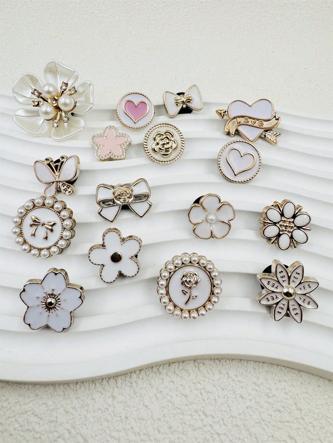 16 Perles Décoratives Résine pour Chaussures - Cœurs et Papillons