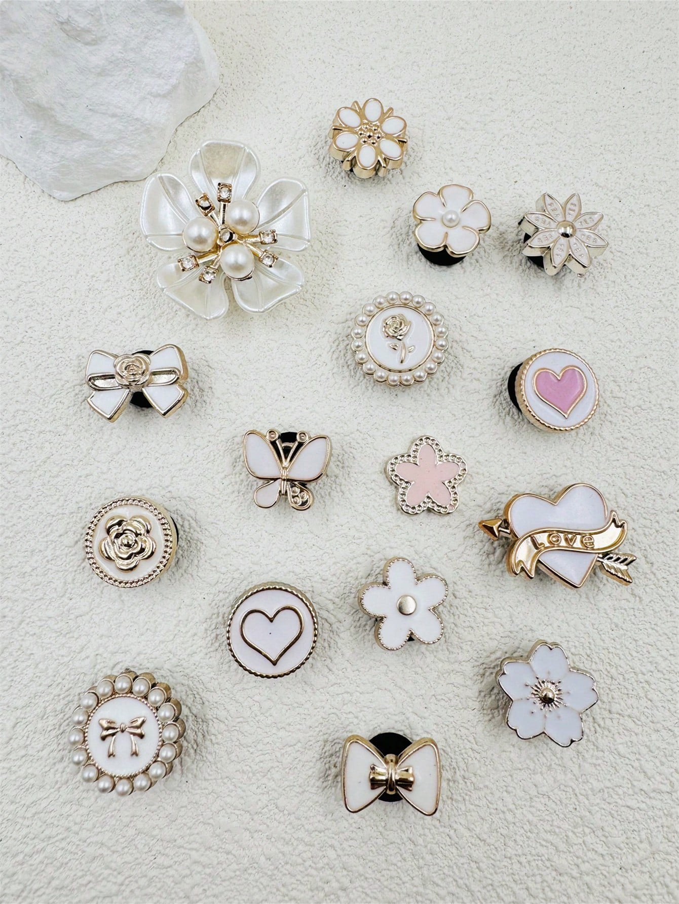 16 Perles Décoratives Résine pour Chaussures - Cœurs et Papillons
