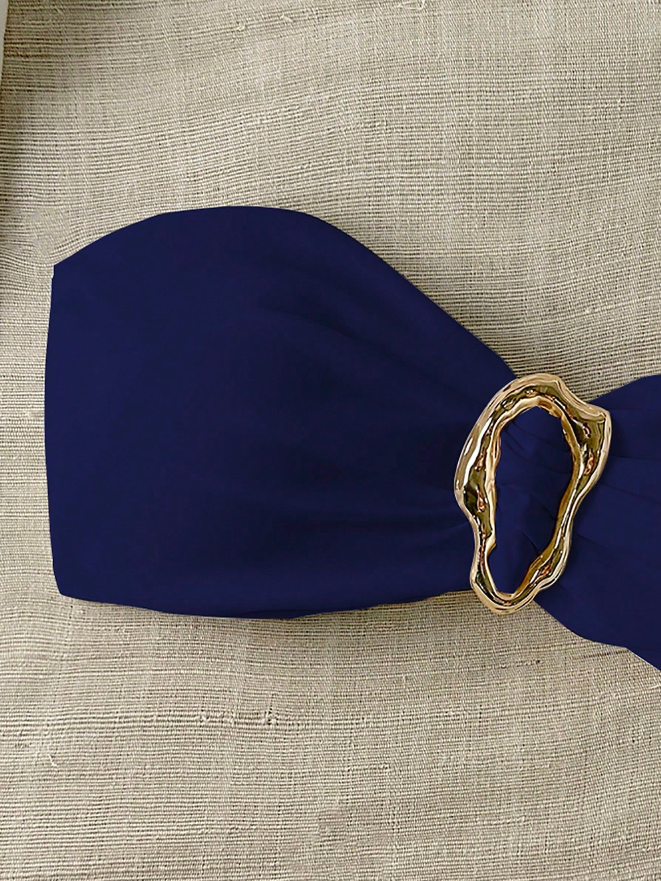 Top de bikini bandeau femme unie avec déco métallique