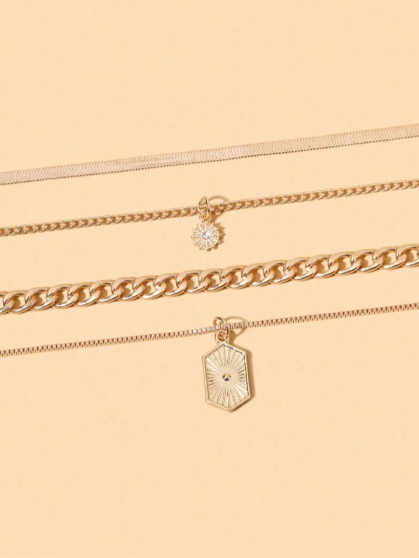 Collier multicouche femme avec pendentif losange strass