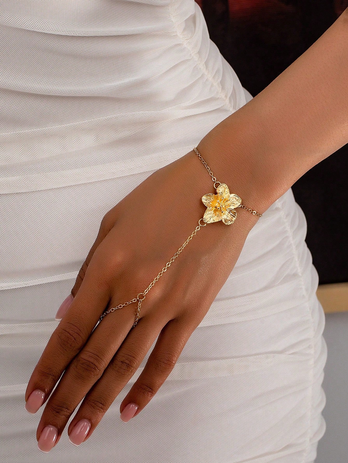 Chaîne de doigt fleur métallique - Bijou élégant