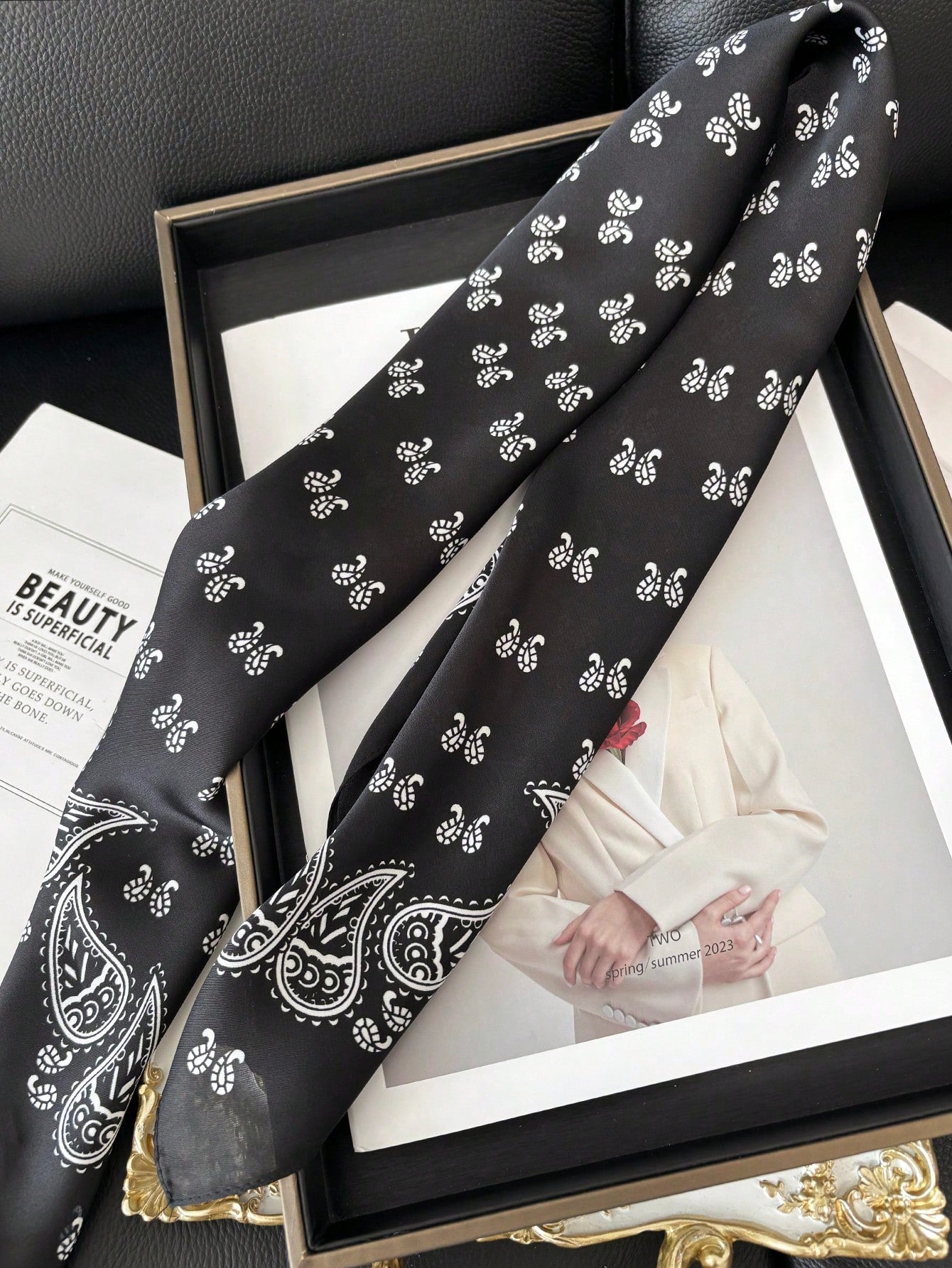 Foulard carré satin 70x70cm - Imprimé femme