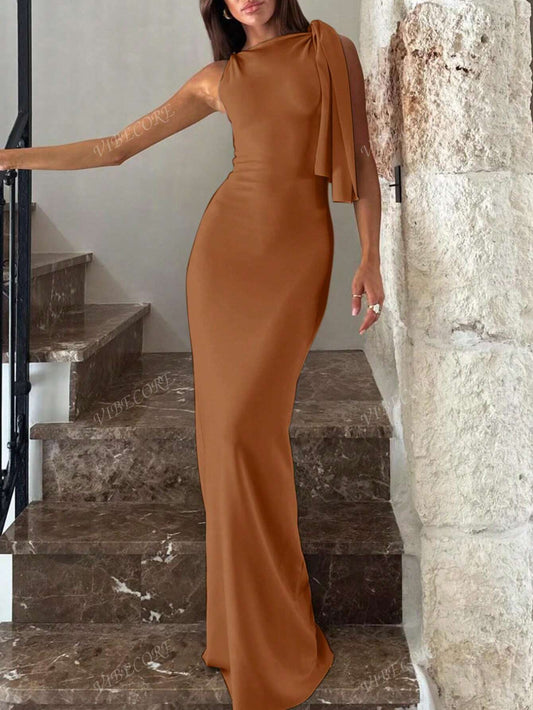 Robe longue sans manches col asymétrique