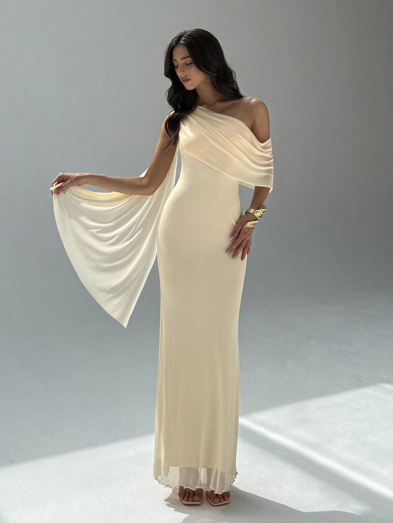 Robe en mousseline de soie asymétrique