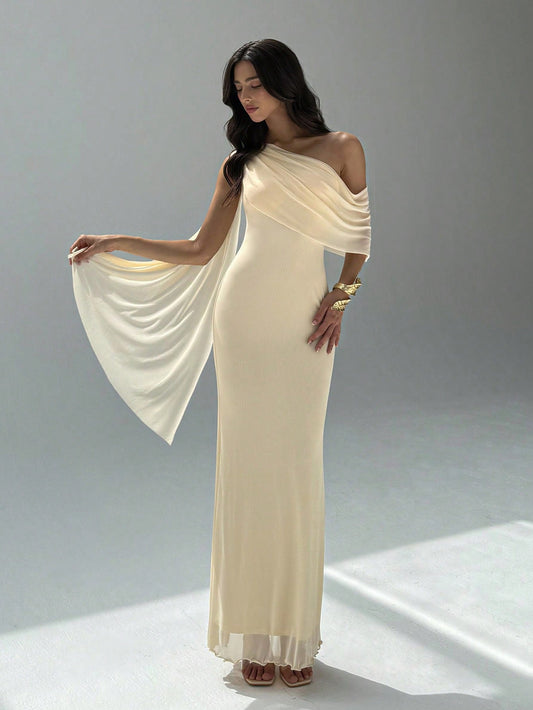 Robe en mousseline de soie asymétrique