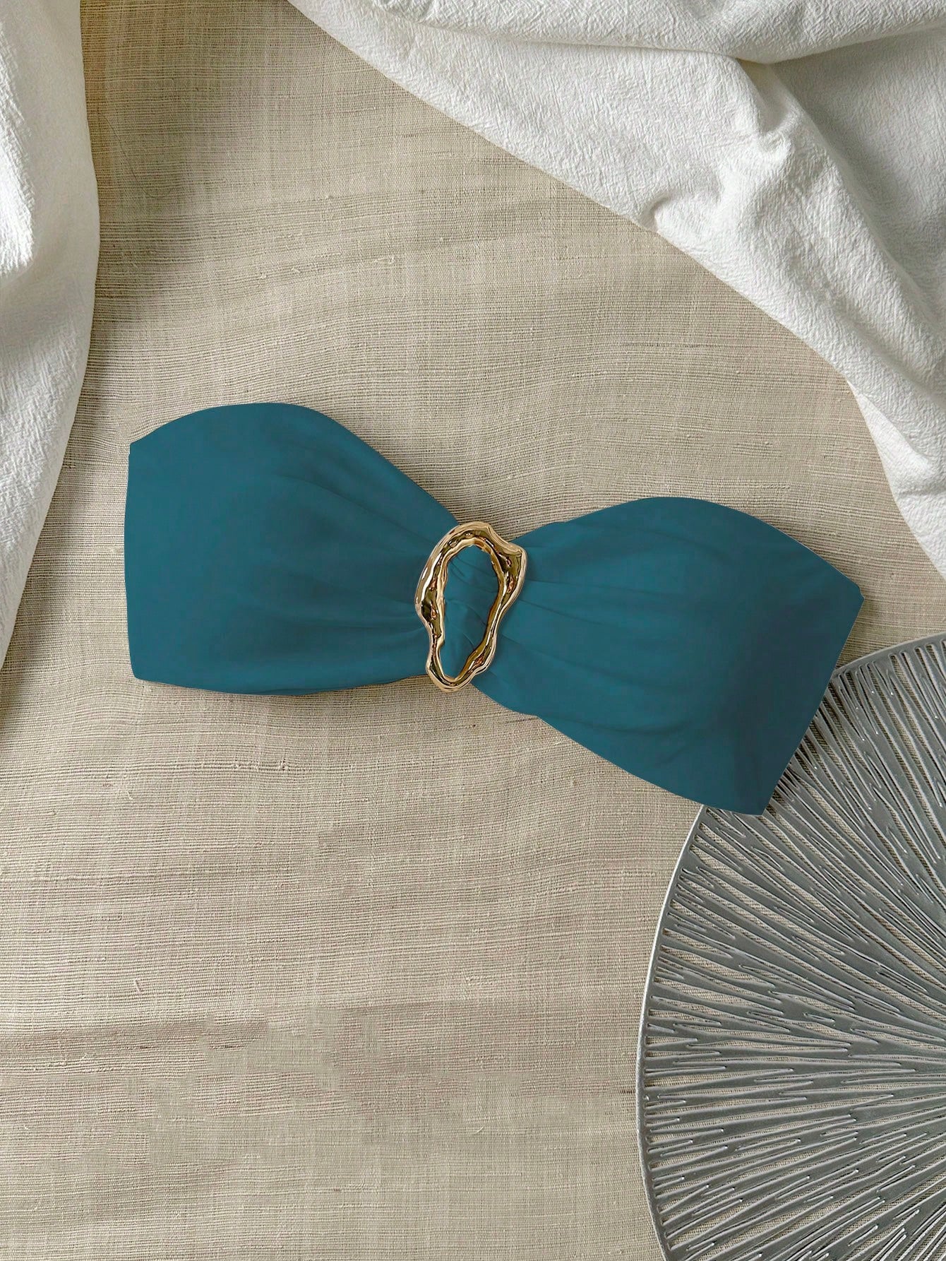 Top de bikini bandeau femme uni avec décoration métallique
