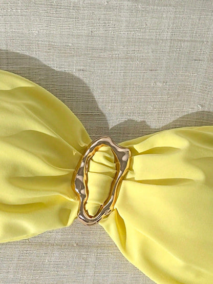 Top de bikini sans bretelles avec décoration métallique