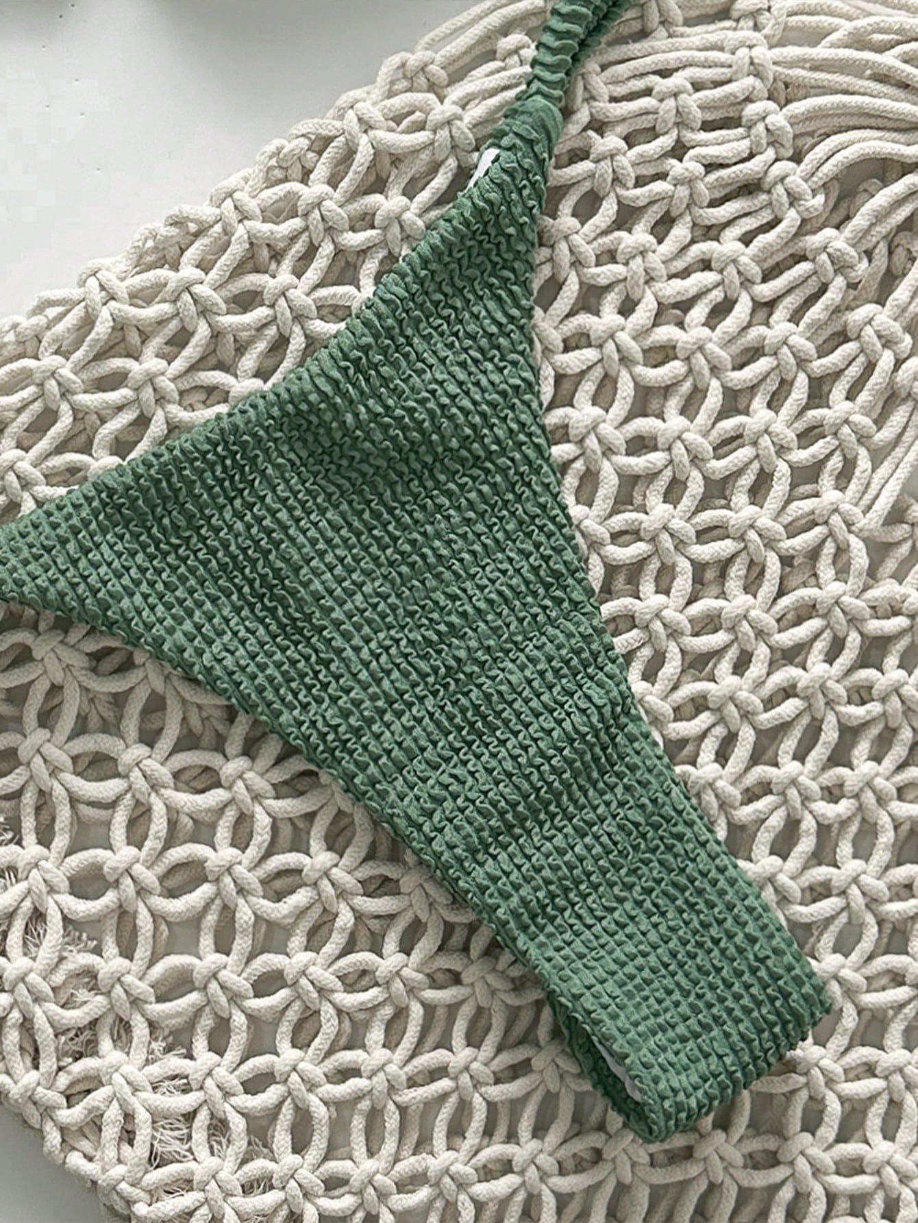 Ensemble bikini sans bretelles jacquard uni avec décor métal