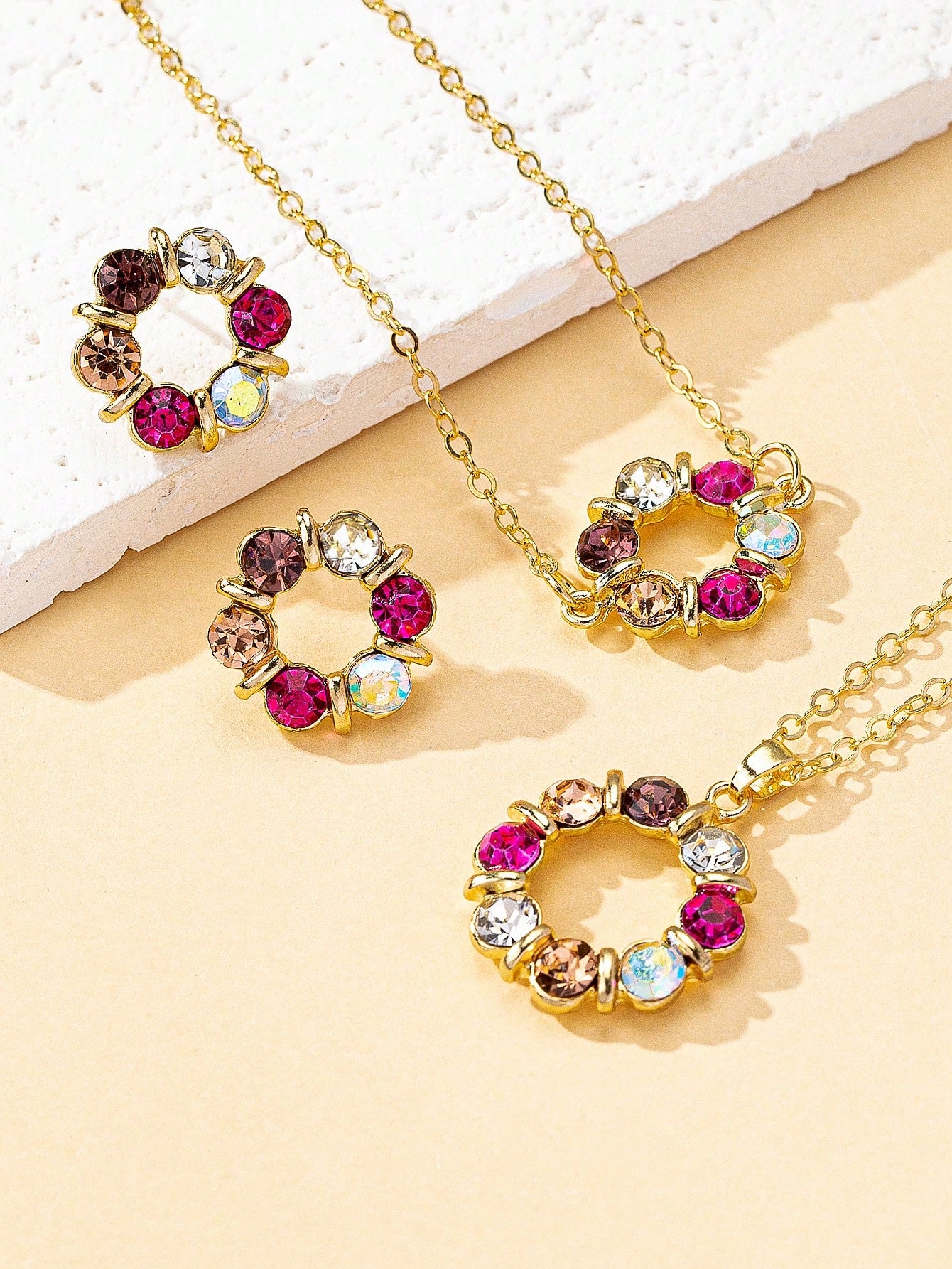 Ensemble 4 bijoux diamants colorés femme