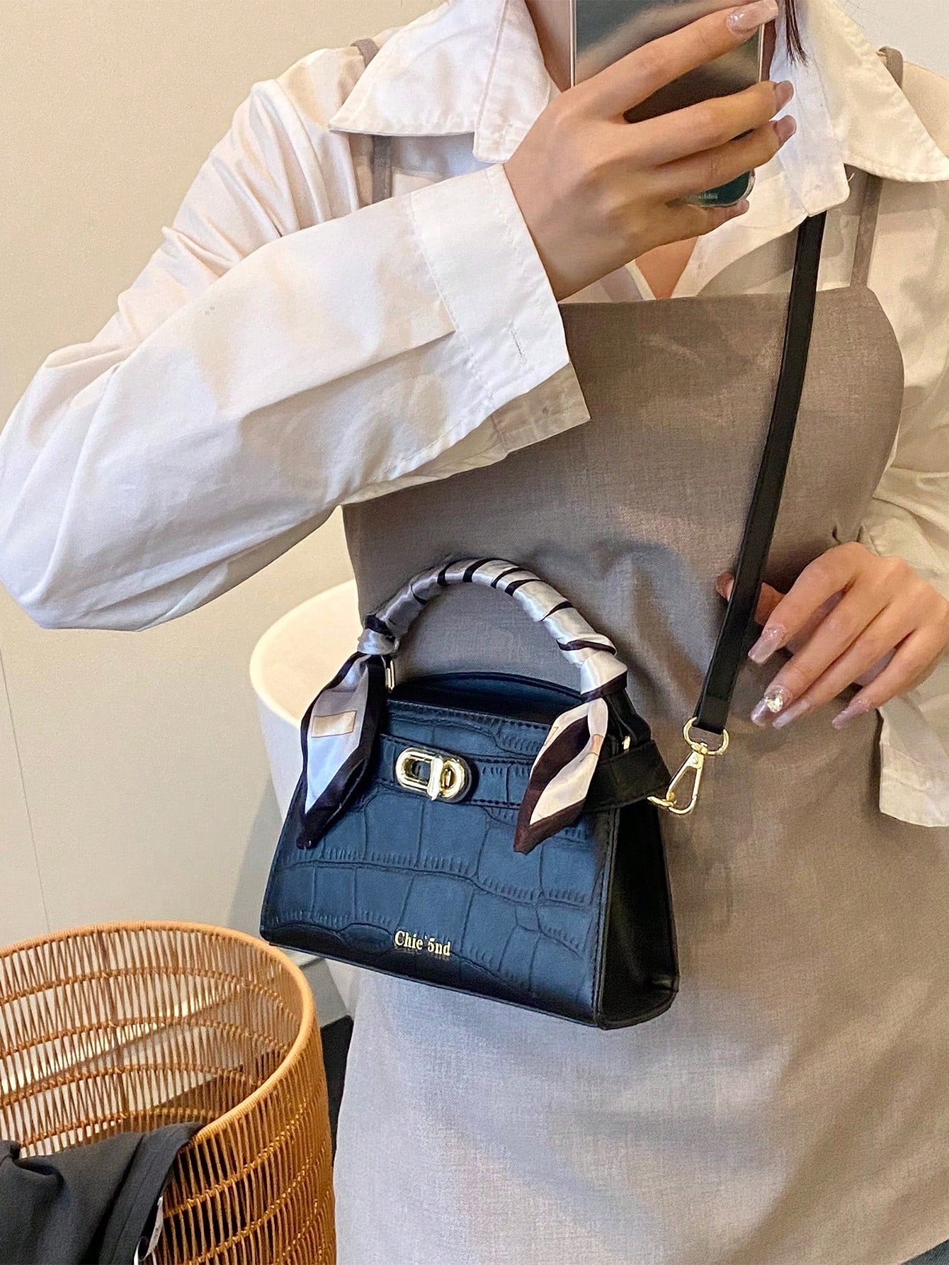 Sac à main femme motif crocodile, sangle ajustable, fermeture magnétique
