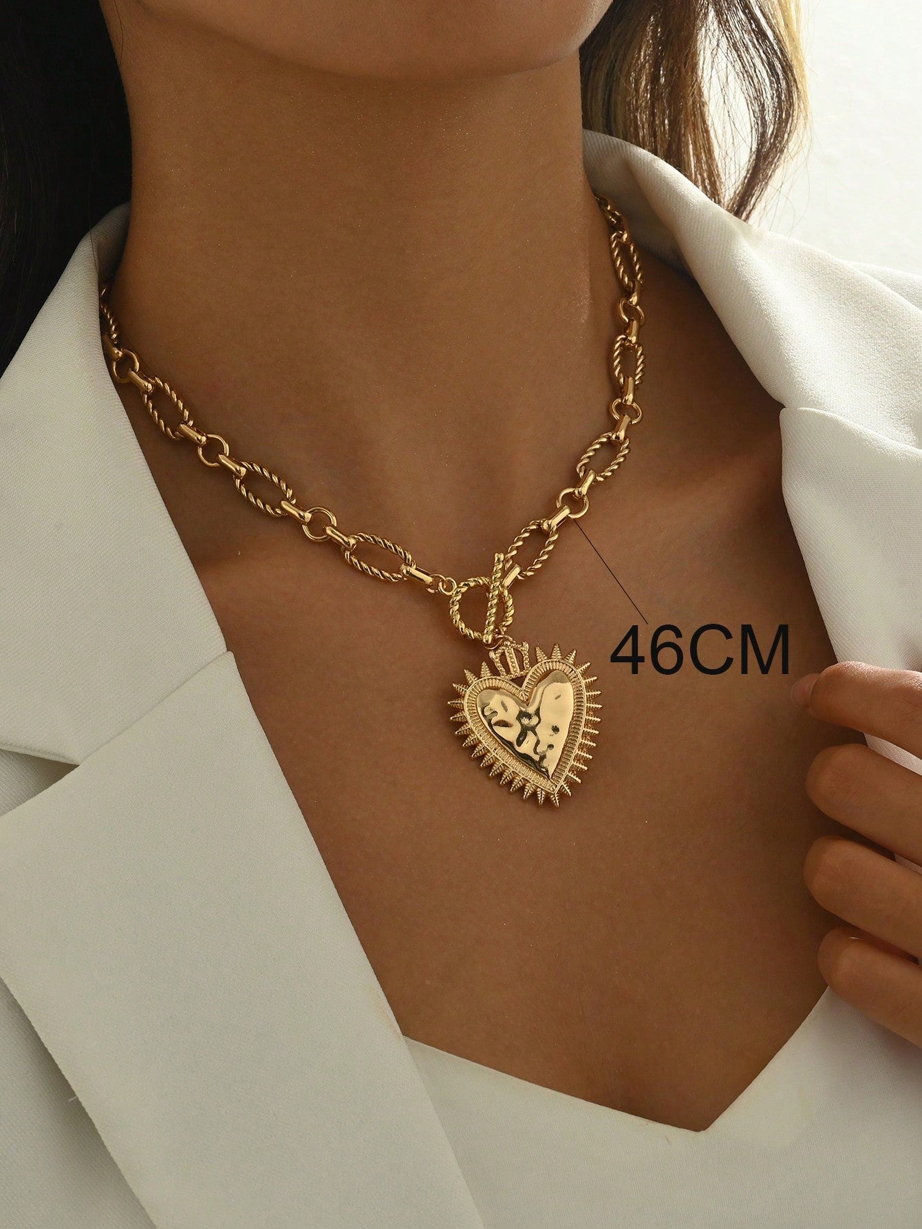 Collier ras du cou cœur martelé or pour femme