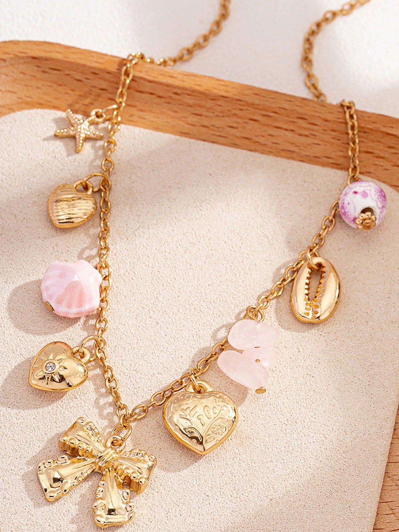 Collier punk vintage avec pendentifs multiples et nœud cœur