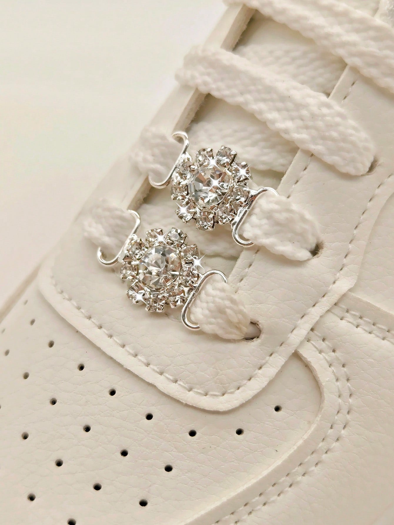 2 Décorations de chaussures en alliage avec strass et perles
