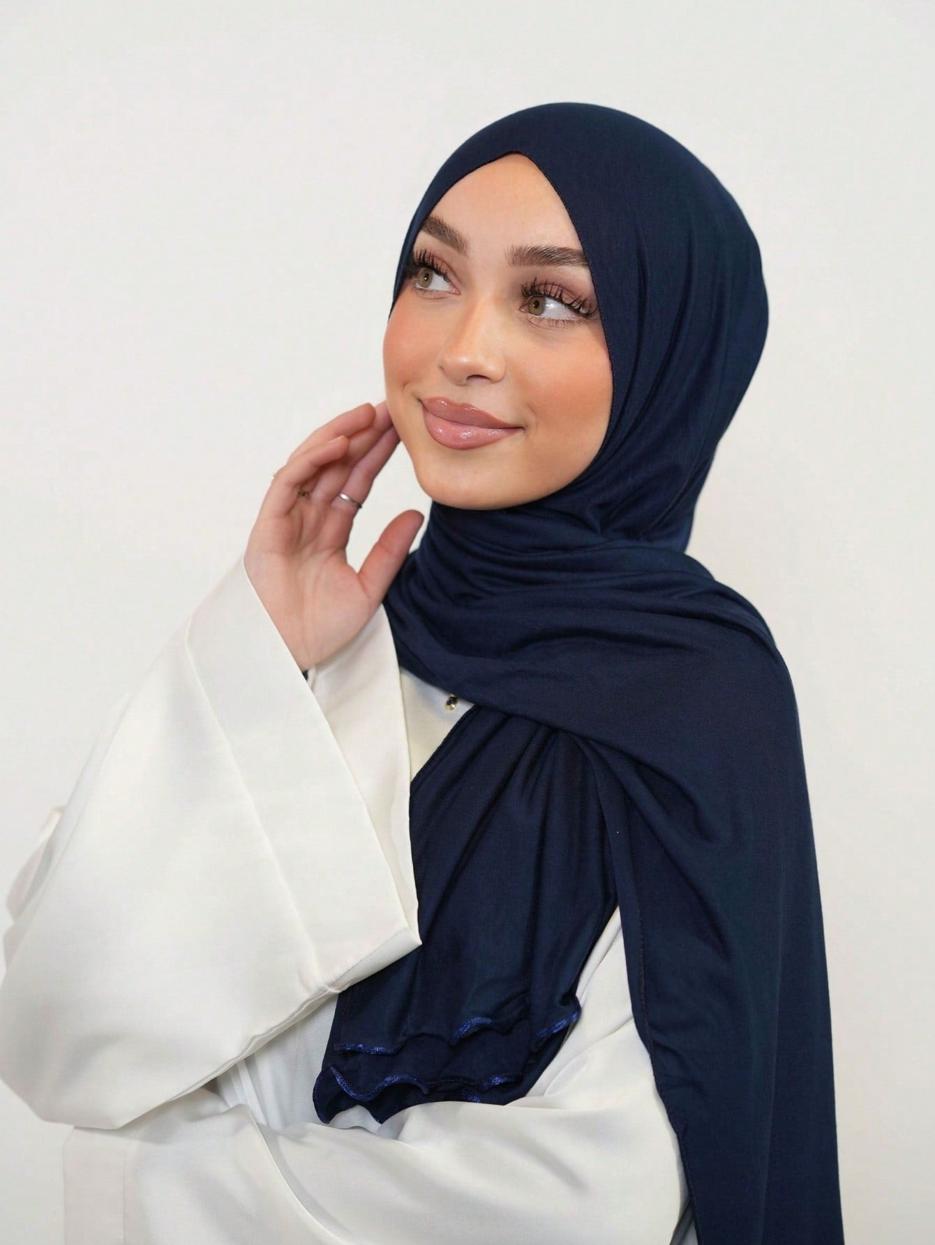 Hijab en coton viscose uni avec bord enroulé - Long et confortable