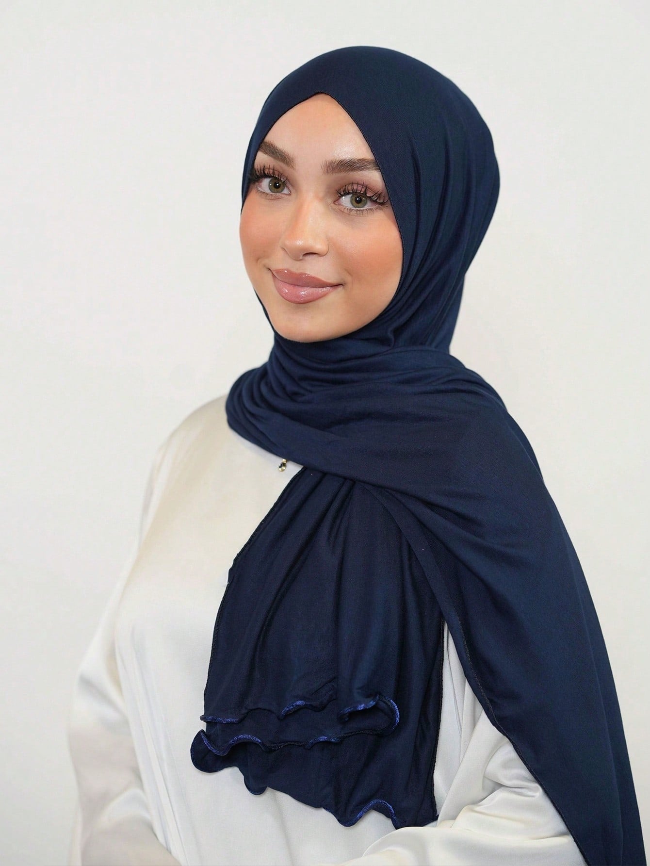 Hijab en coton viscose uni avec bord enroulé - Long et confortable