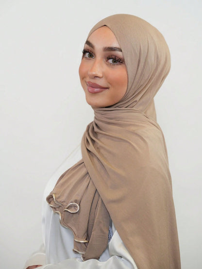 Hijab uni premium avec bord enroulé - Châle long confortable
