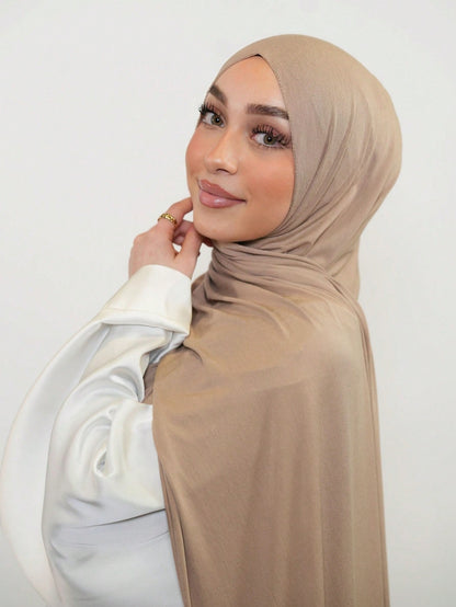 Hijab uni premium avec bord enroulé - Châle long confortable