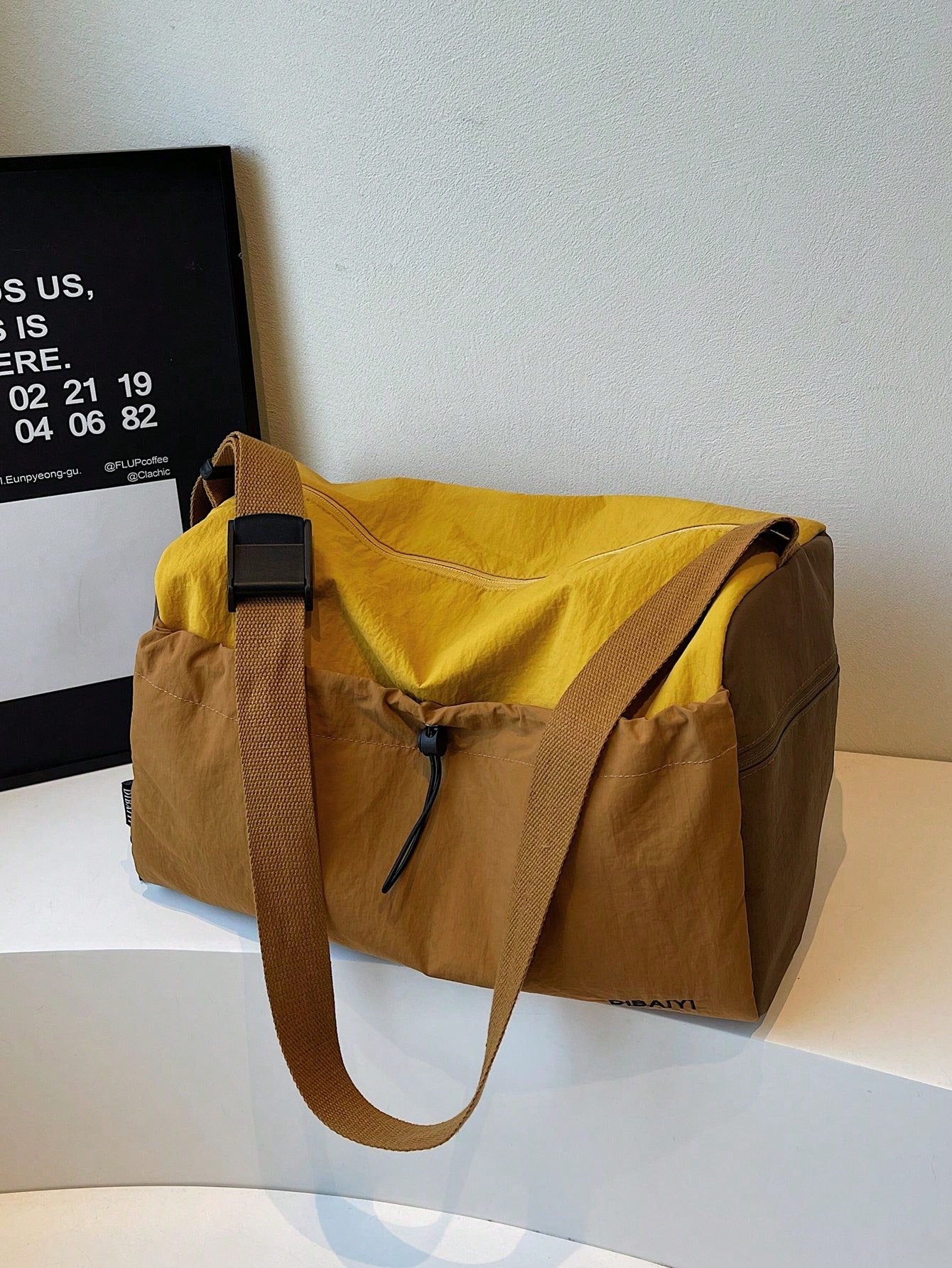 Sac bandoulière grande capacité léger, poches multiples, idéal voyages