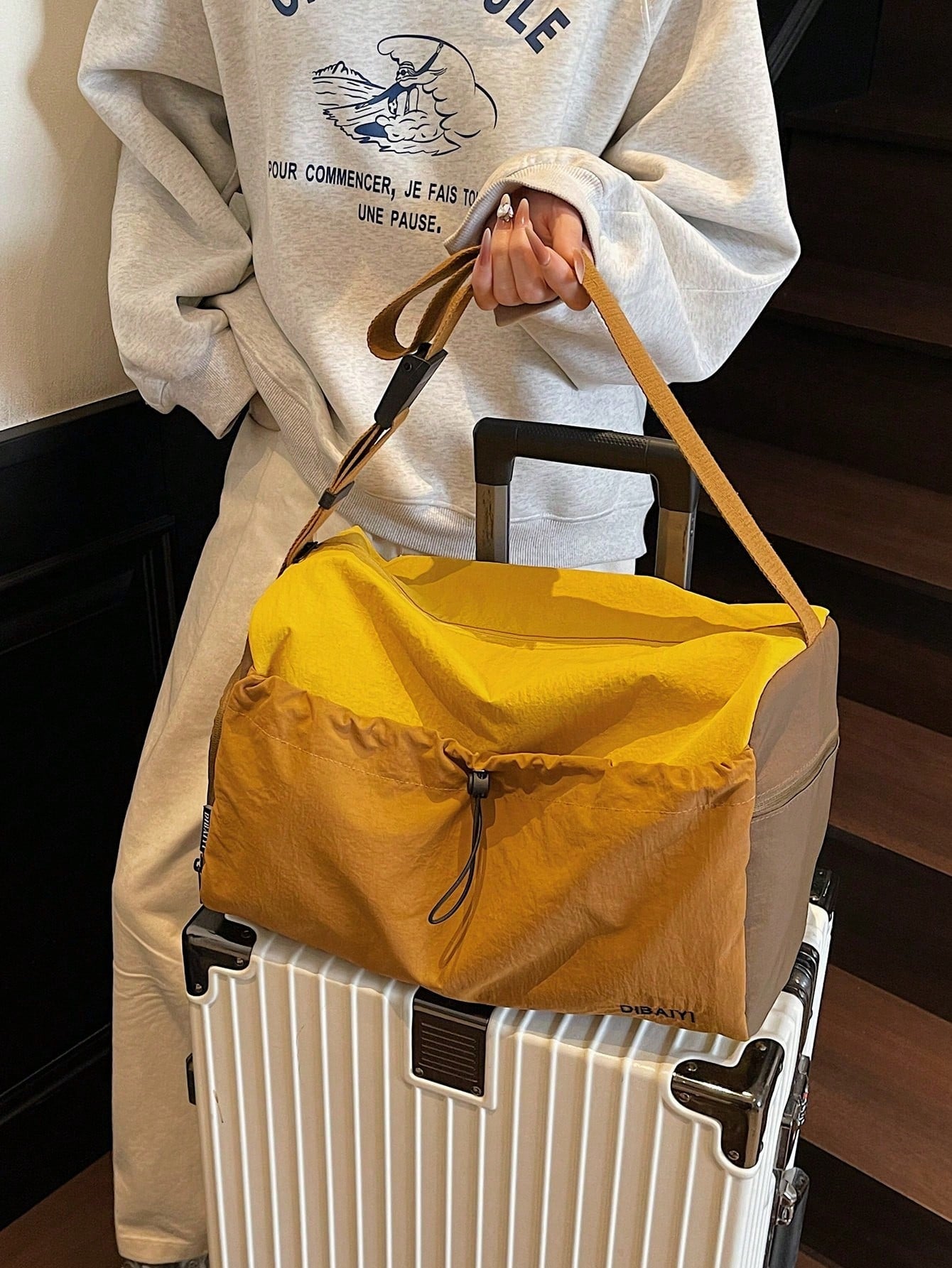 Sac bandoulière grande capacité léger, poches multiples, idéal voyages
